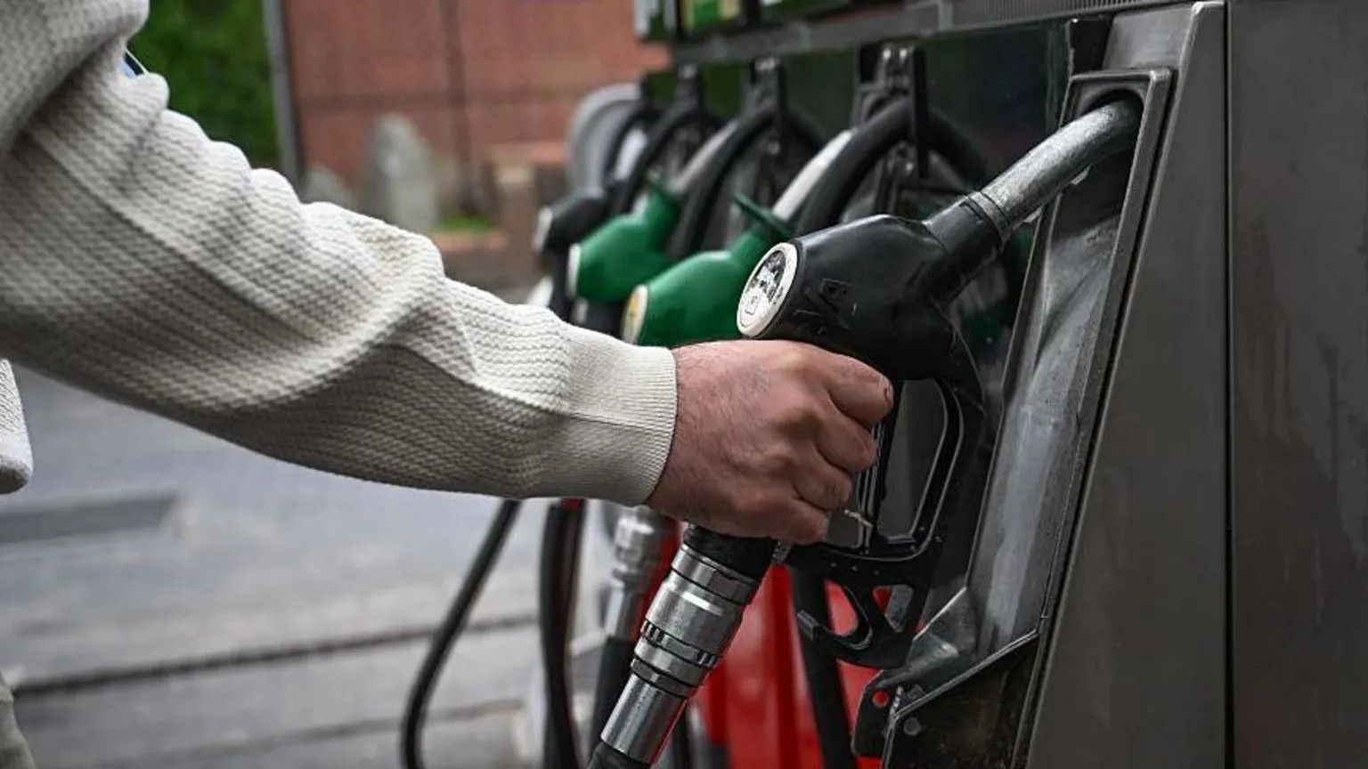 Oil prices surge after US-Iran clashes in Strait of Hormuz