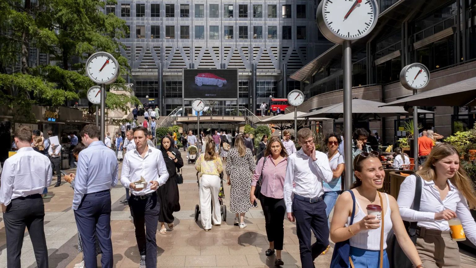 UK borrowing costs surge amid leadership uncertainty and inflation fears