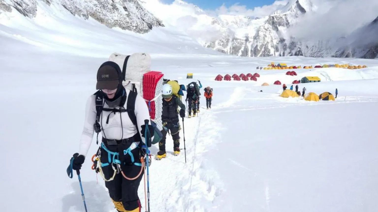 Nepali climbers reopen Everest route amid overcrowding fears