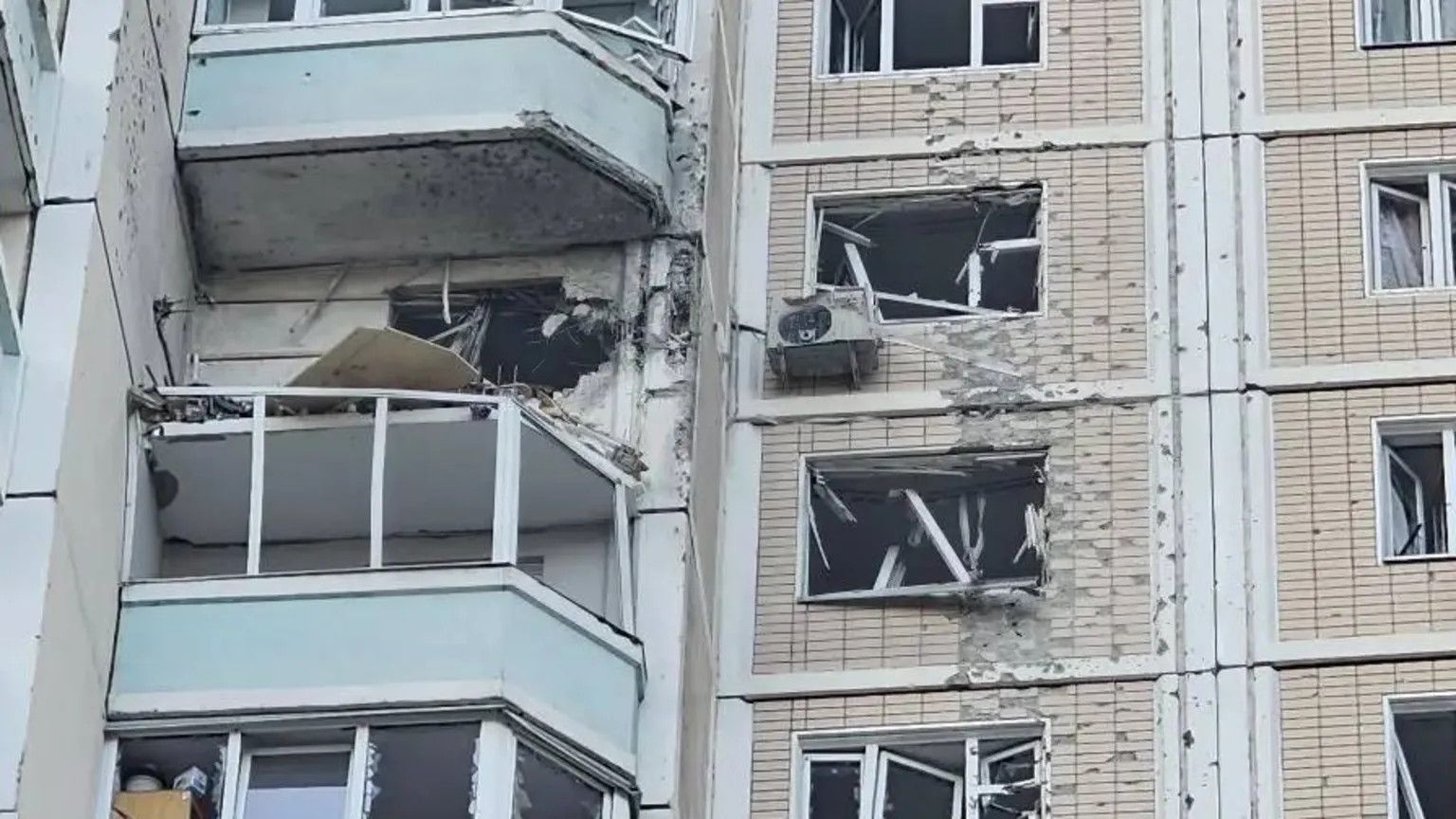 Three dead as Ukraine drone strikes hit Moscow region