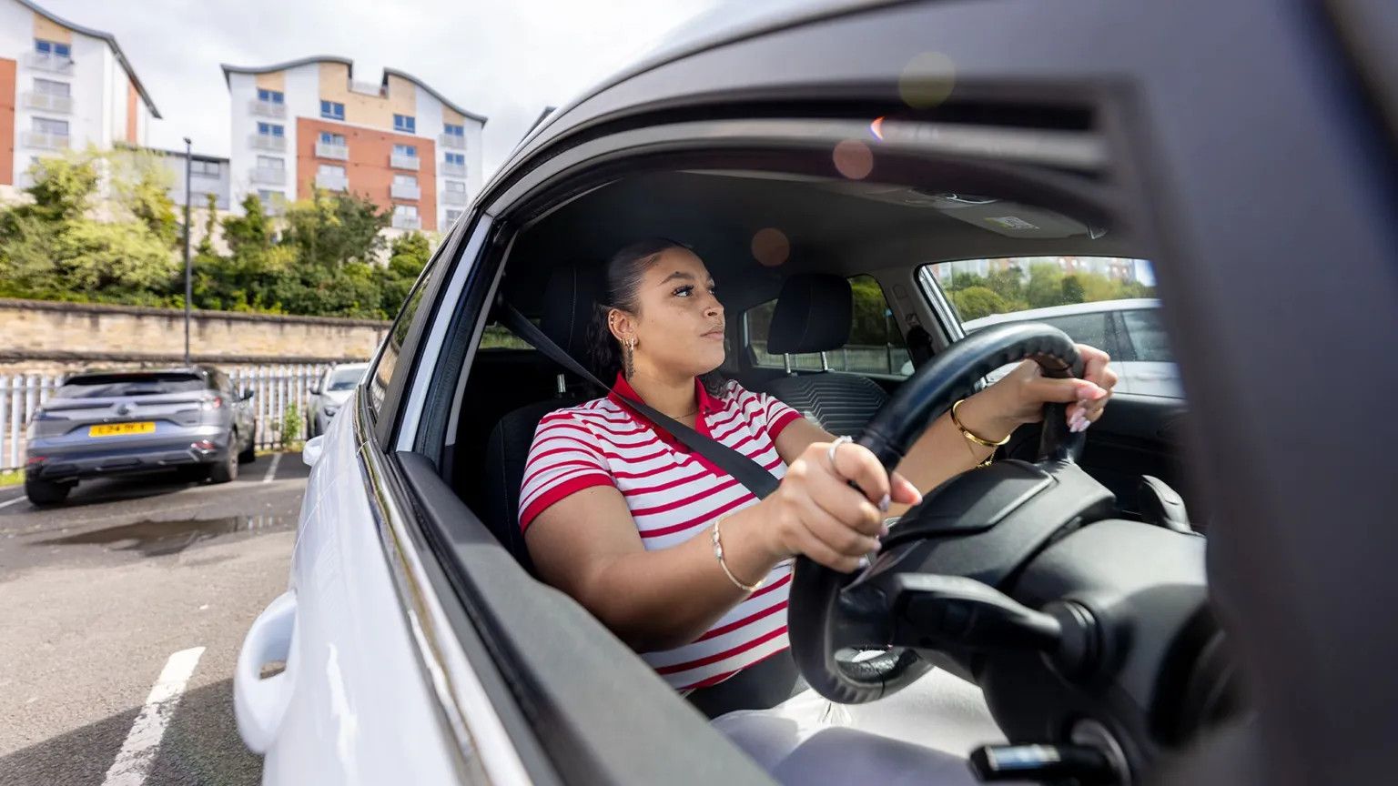 Fake car insurance scams surge as young drivers targeted online