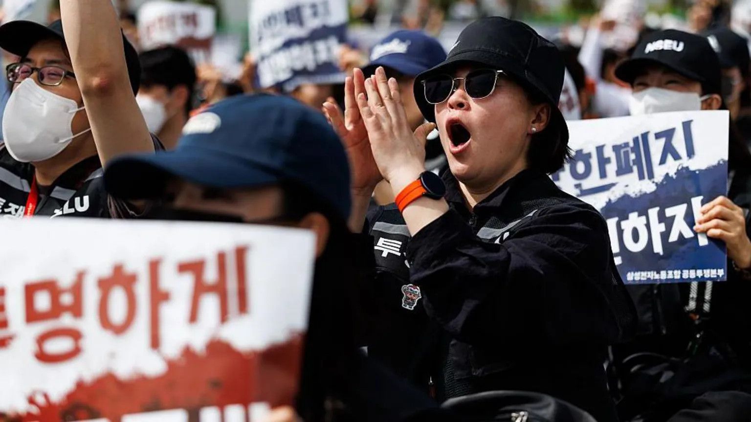 Samsung Electronics averts strike with last-minute pay deal amid AI chip boom