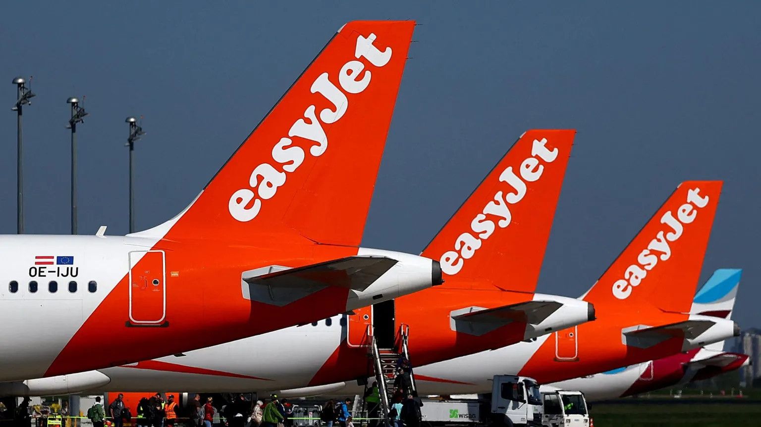 EasyJet boss rules out fuel shortages but warns of later bookings