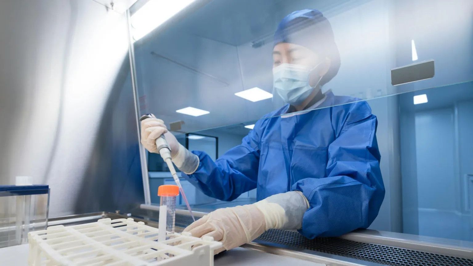 Oxford scientists race to develop Bundibugyo Ebola vaccine amid outbreak