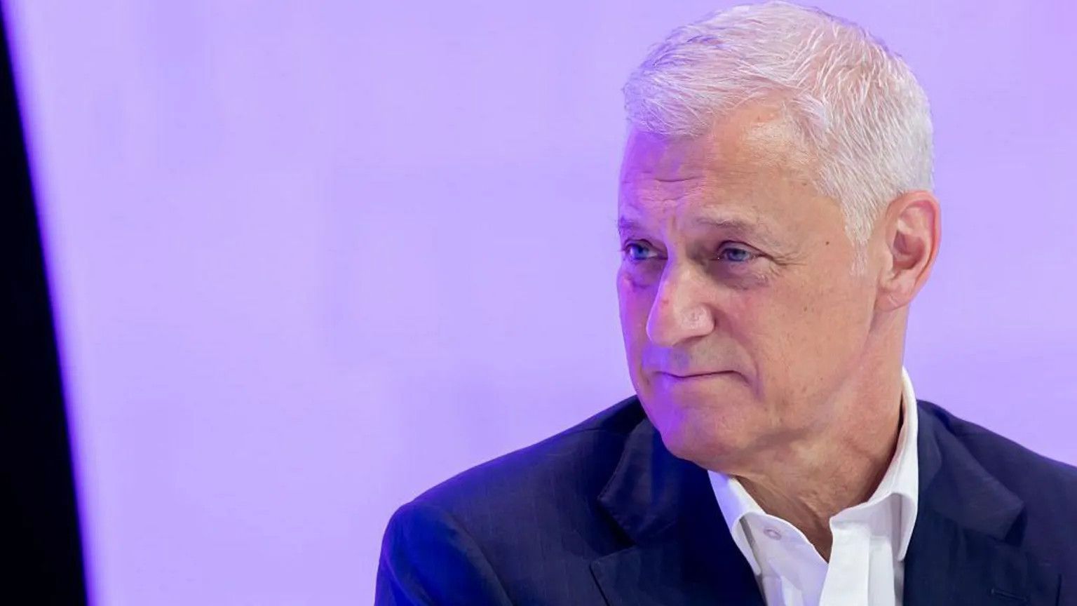 Standard Chartered CEO apologizes for calling staff 'lower value human capital'