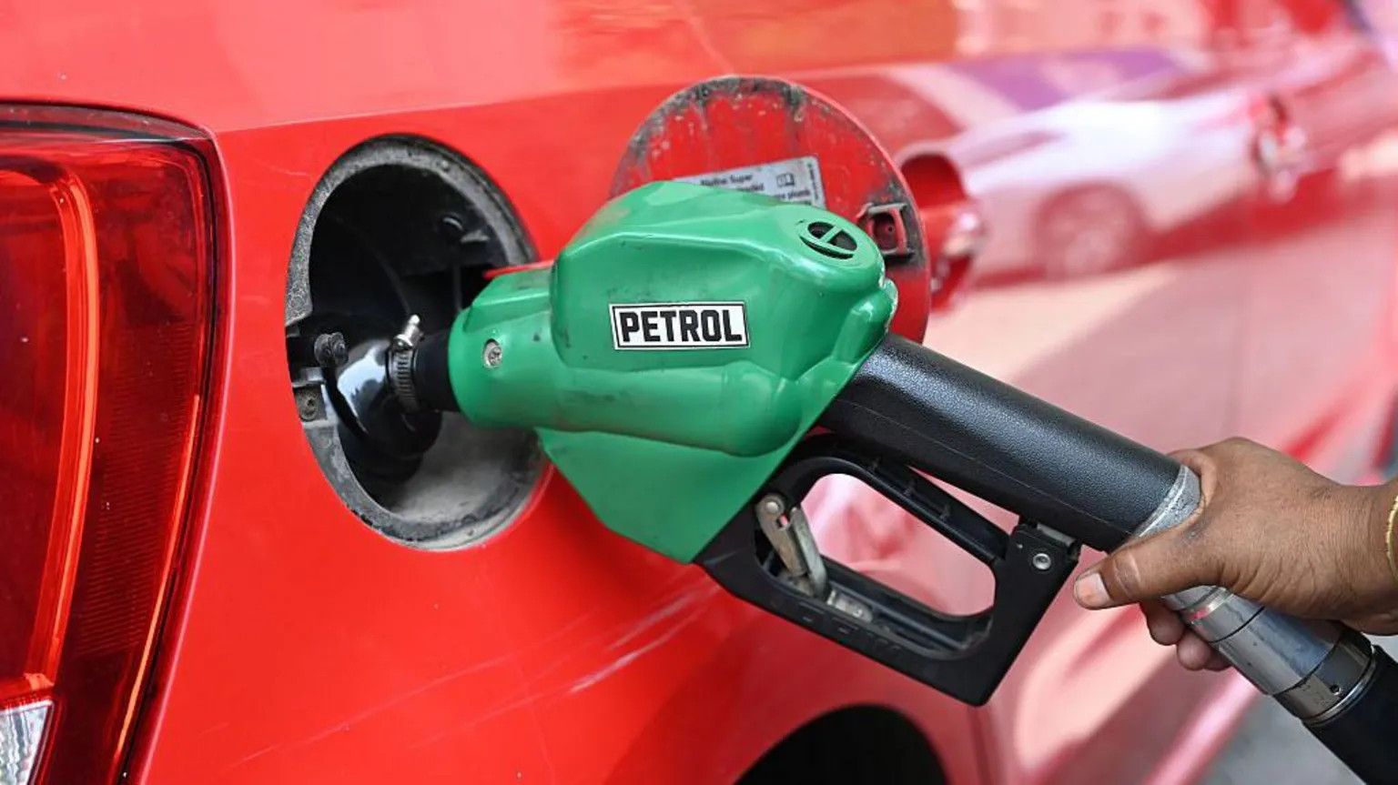 Oil prices drop and Asian stocks surge on US-Iran peace deal hopes