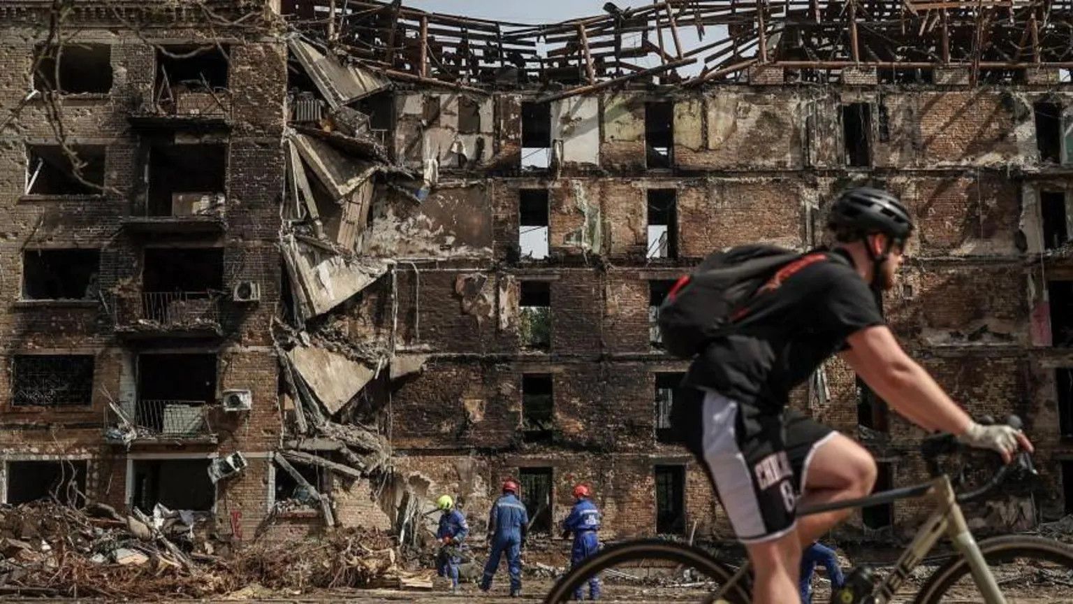 Russia vows new strikes on Kyiv, urges foreign nationals to evacuate