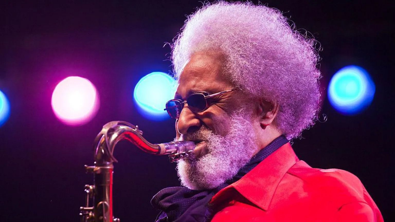 Jazz legend Sonny Rollins, 'saxophone colossus', dies at 95