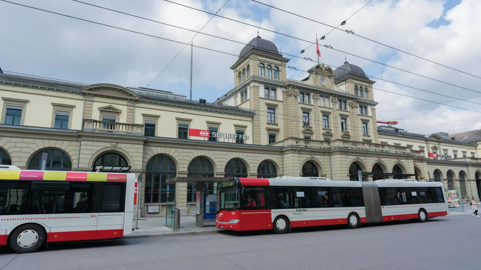 Swiss police arrest man after stabbing injures three at Winterthur station