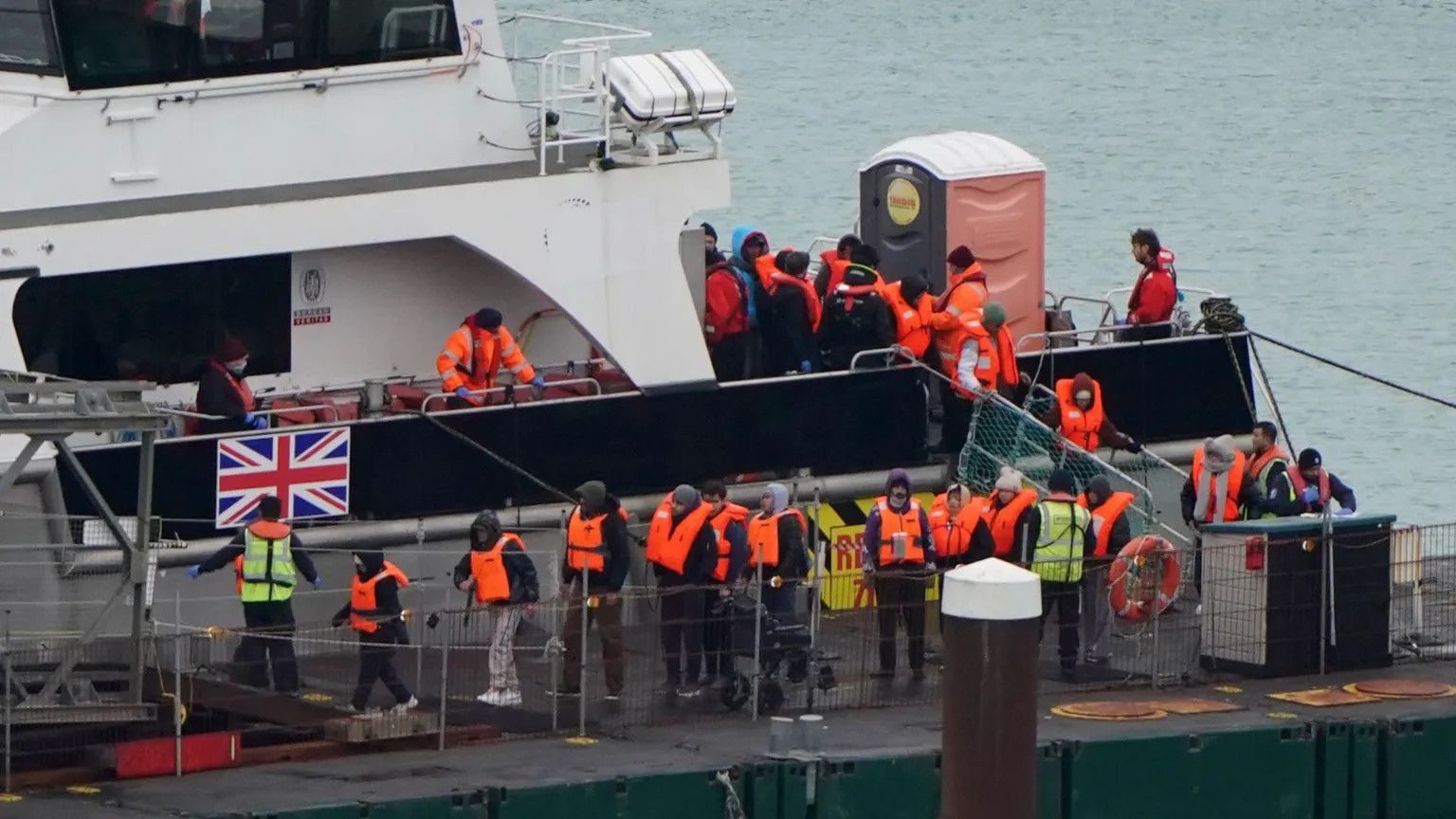 UK to deploy AI age estimation at borders to detect adult asylum seekers posing as children