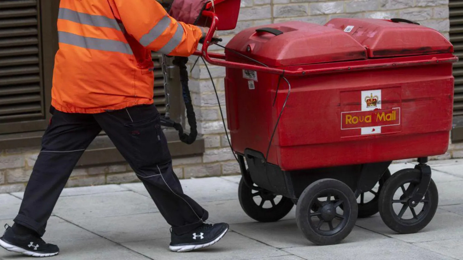 Royal Mail misses delivery targets as Ofcom prepares probe
