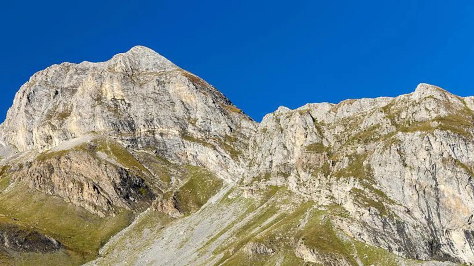 British hiker dies after 500m fall in Spanish Pyrenees