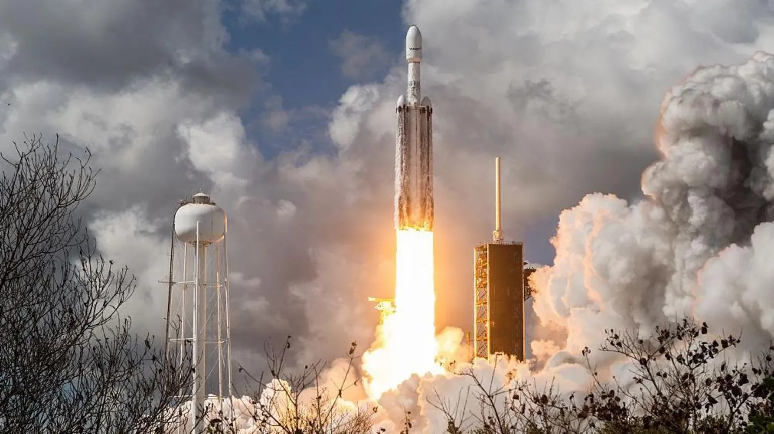 SpaceX sets record-breaking $1.75tn valuation ahead of historic IPO