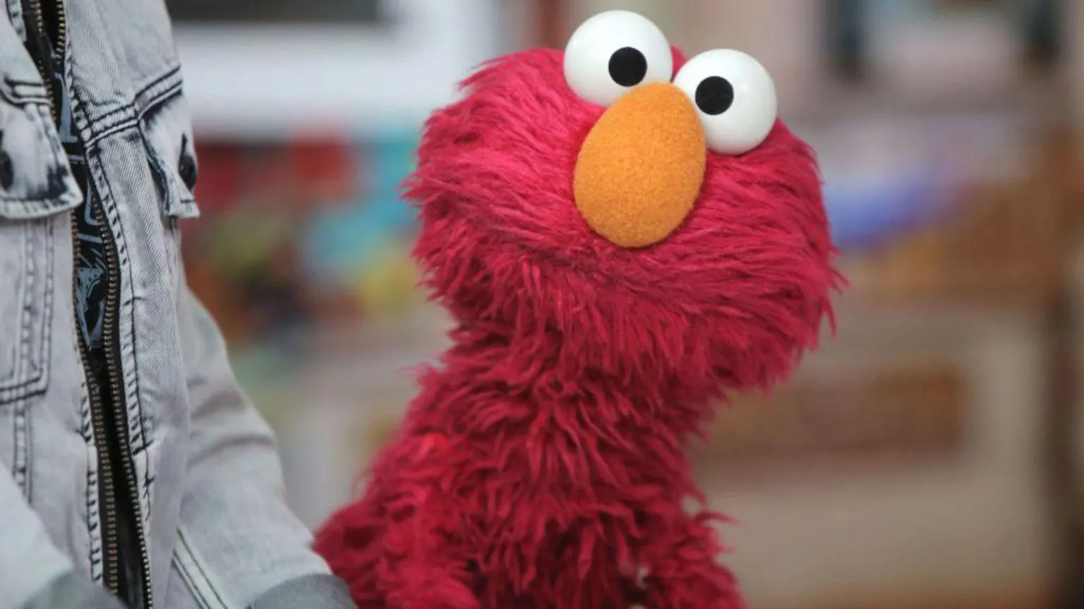 Elmo faces backlash from Knicks fans for neutral NBA finals post