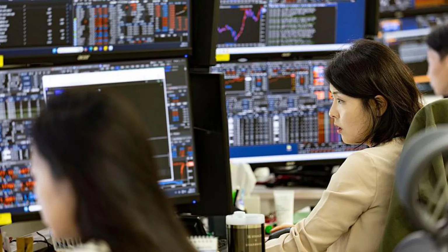 Global markets tumble as tech sell-off and Middle East tensions spook investors