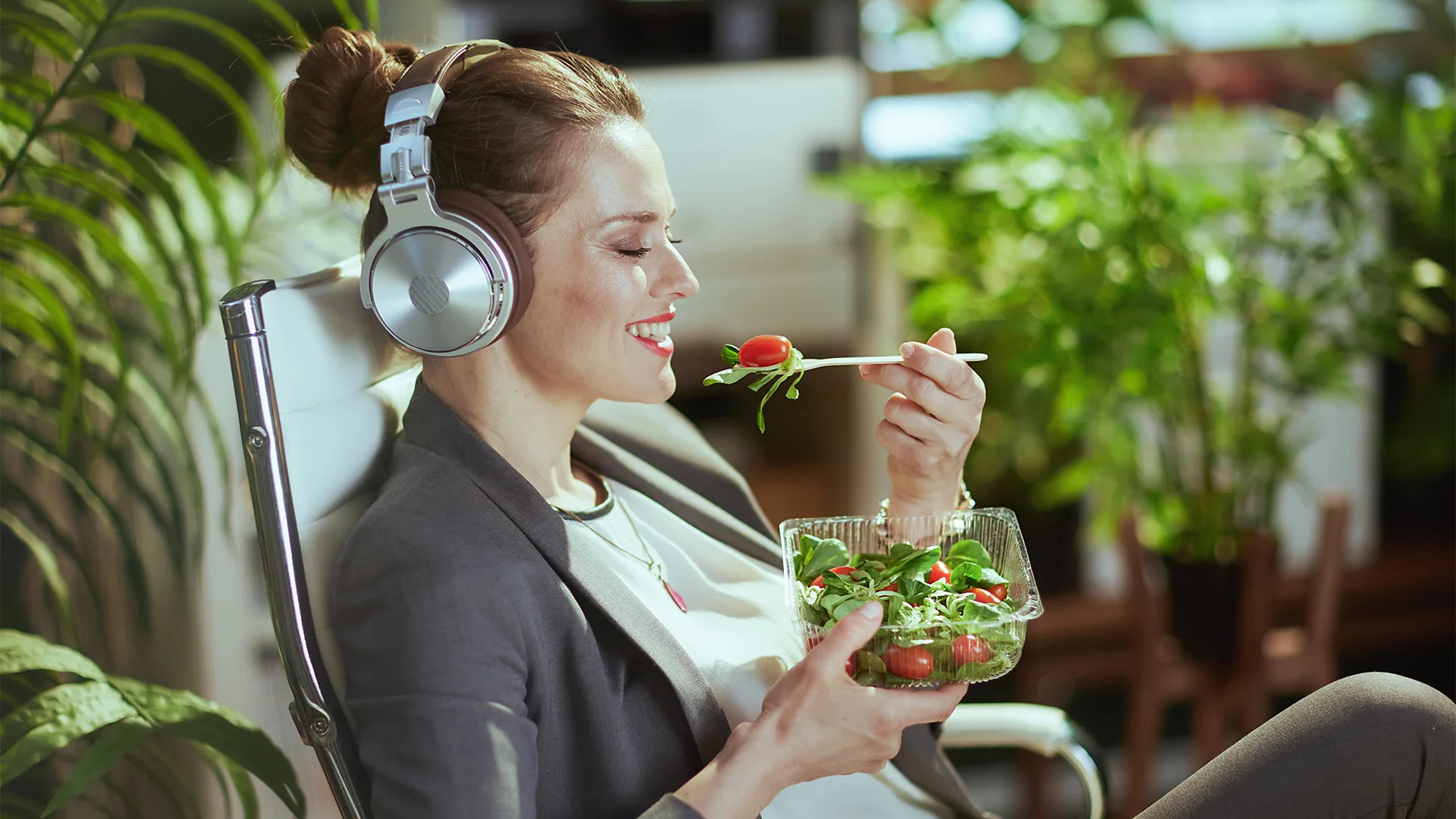 How your senses trick you into eating more—and how to fight back