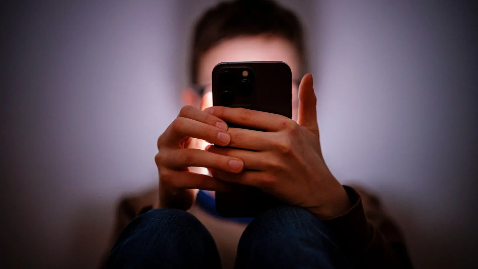 UK demands tech firms block nude images for under-18s within three months