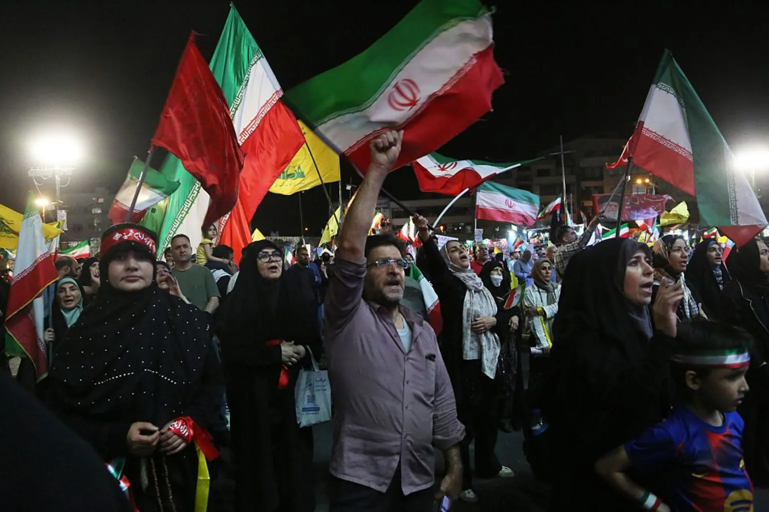 Israel and Iran exchange strikes amid US diplomatic push