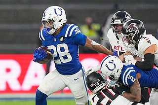 NFL Week 10 shakeup: Bills stumble, Patriots surge, and Taylor chases history