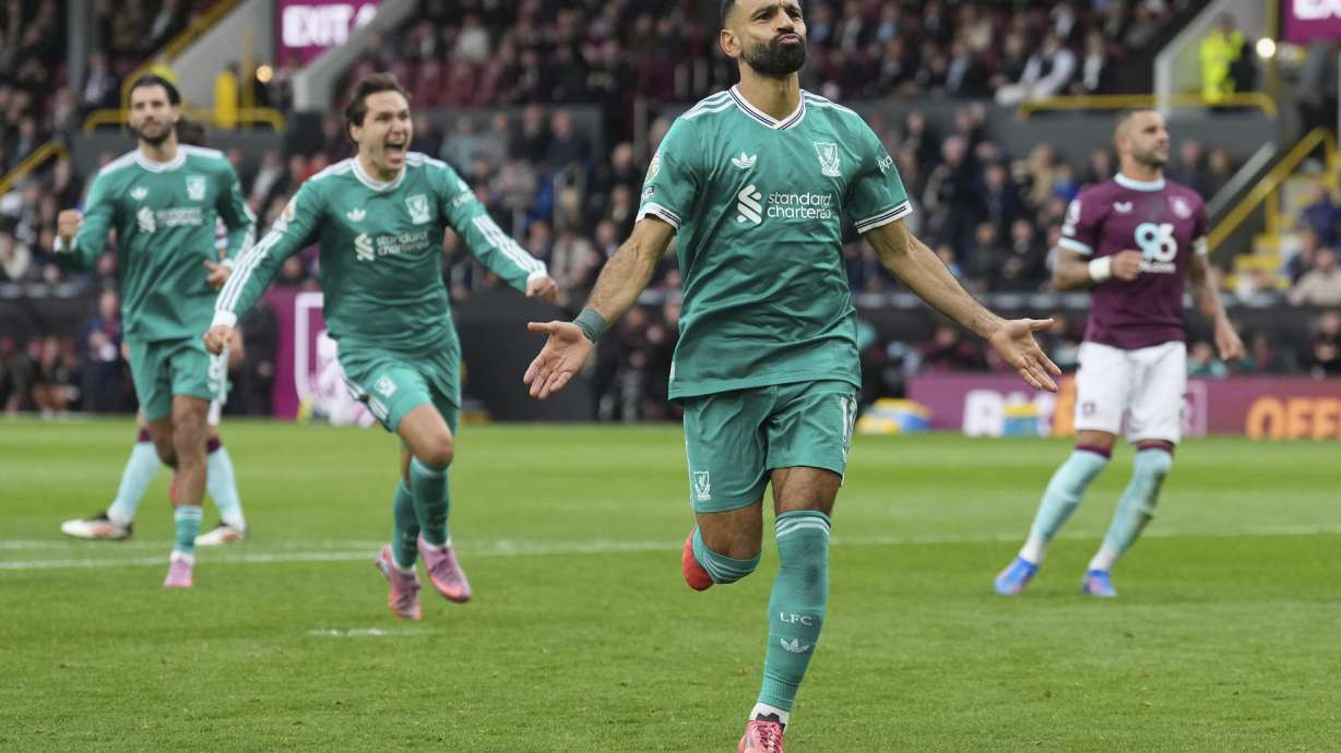 Wayne Rooney urges Arne Slot to drop Mohamed Salah amid Liverpool slump