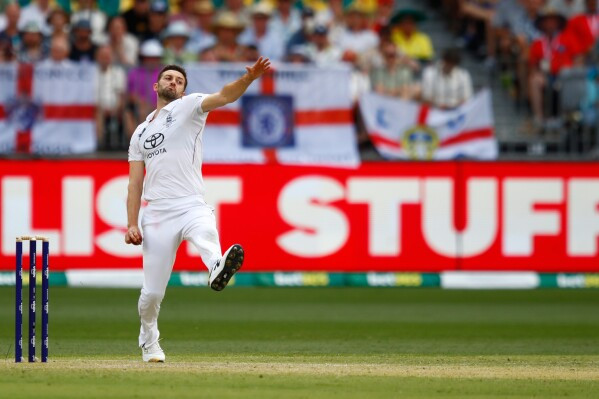 Mark Wood ruled out of Ashes after knee injury flare-up