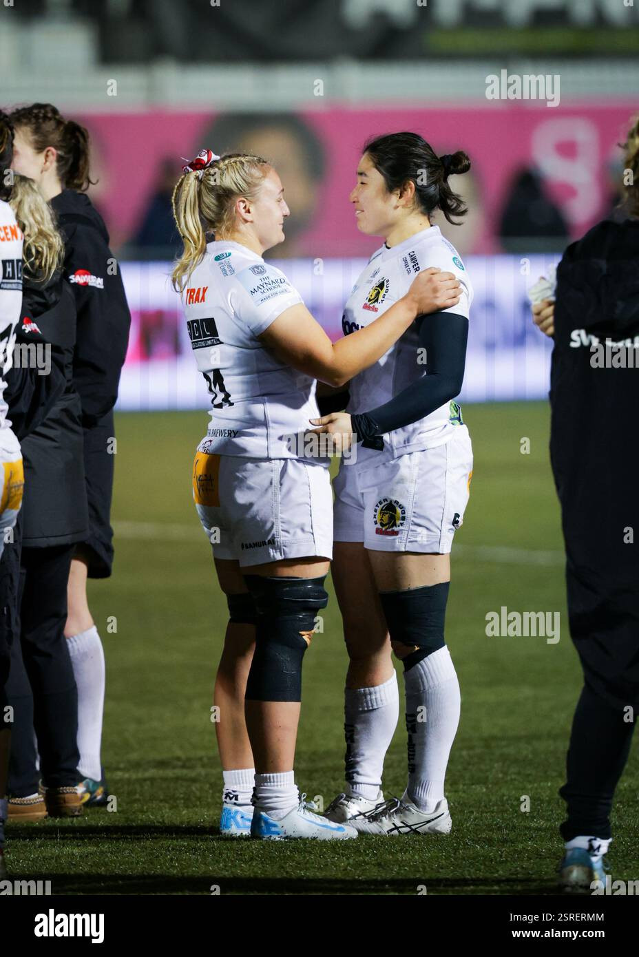 Exeter edge Saracens in dramatic late surge to lead Premiership