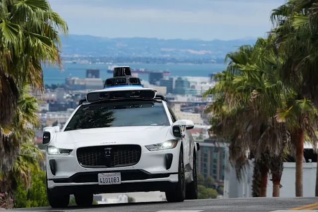 San Francisco blackout halts Waymo robotaxis, snarls traffic