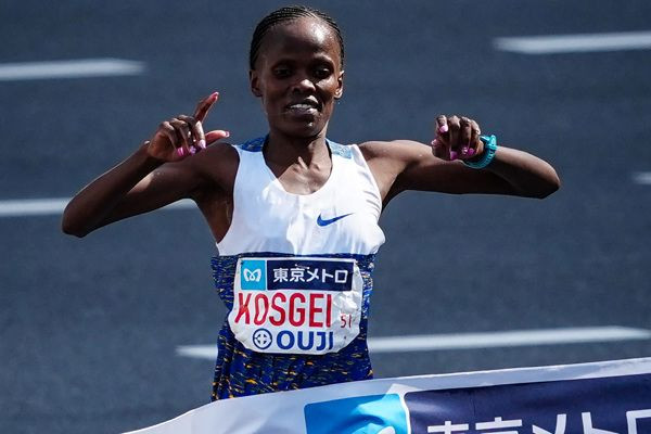 Brigid Kosgei smashes Tokyo Marathon record in dominant victory