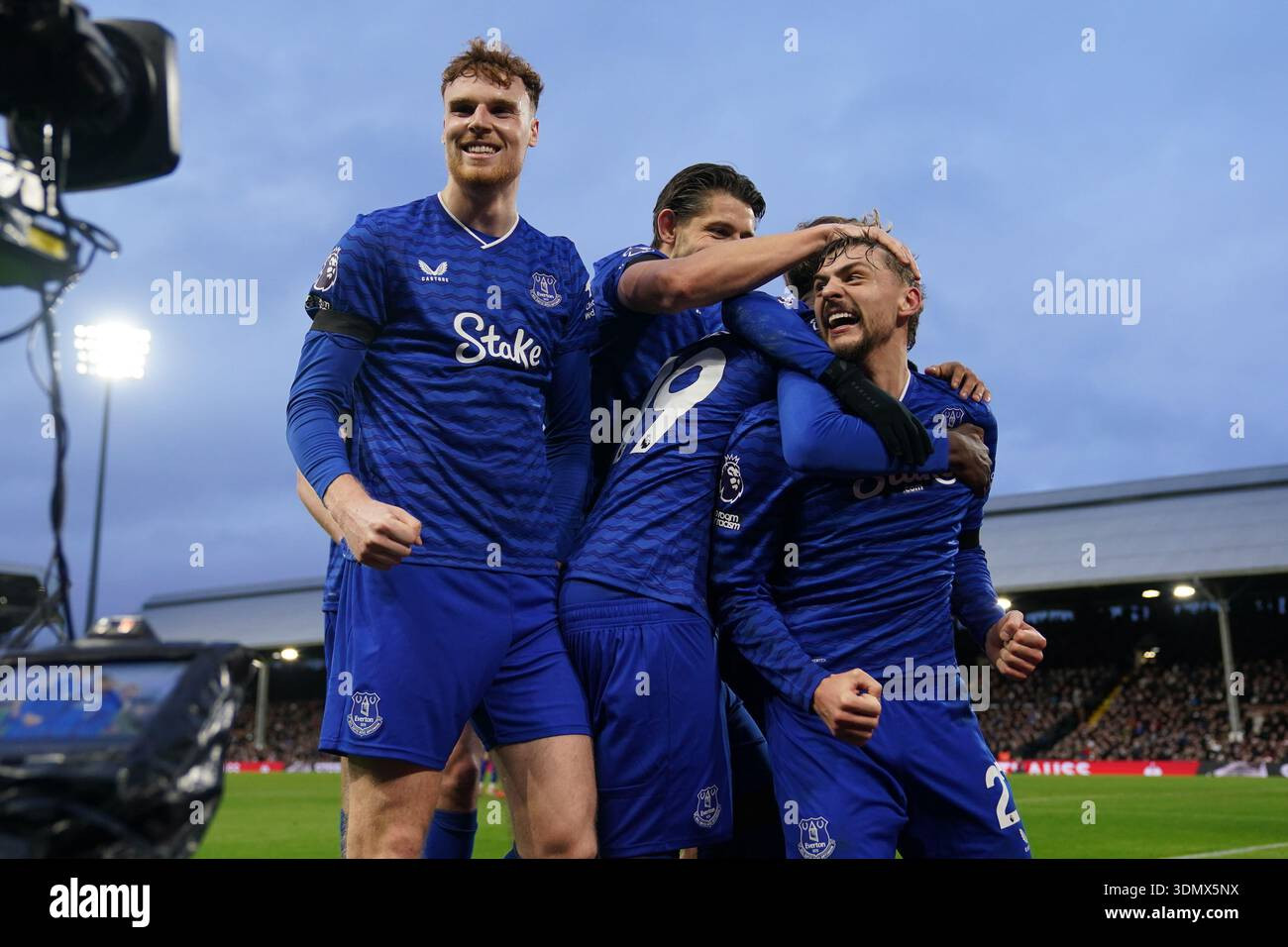 Everton's away form fuels Arsenal title race challenge