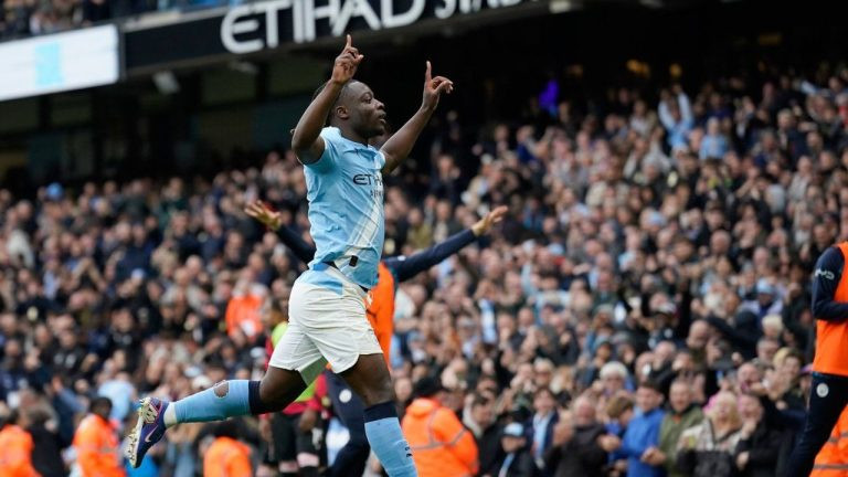 Jeremy Doku's late surge keeps Manchester City in Premier League title hunt
